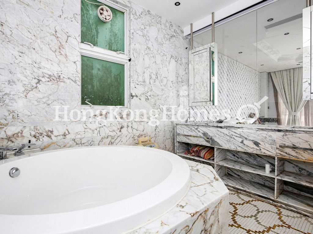 Master Bathroom — Cheuk Nang Lookout, The Peak