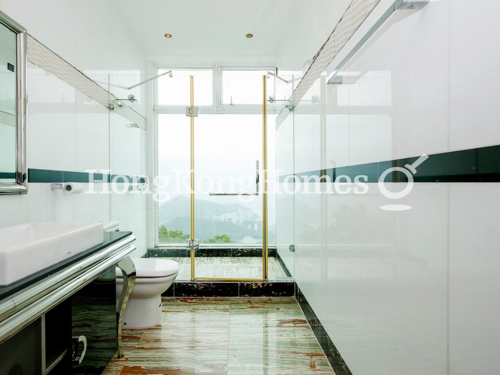 Second Ensuite Bathroom — Cheuk Nang Lookout, The Peak