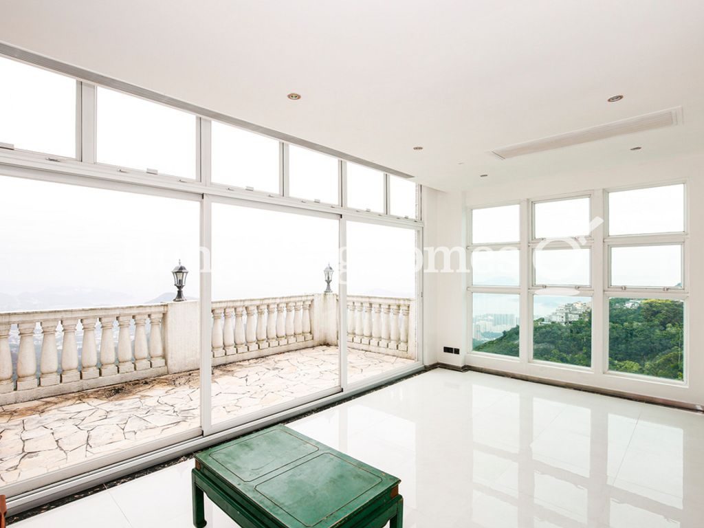 Third Ensuite Bedroom — Cheuk Nang Lookout, The Peak
