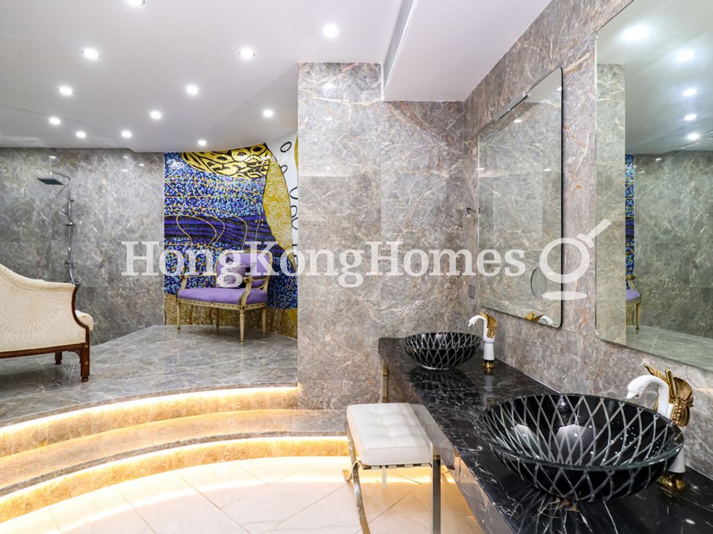 Master Bathroom — Cheuk Nang Lookout, The Peak