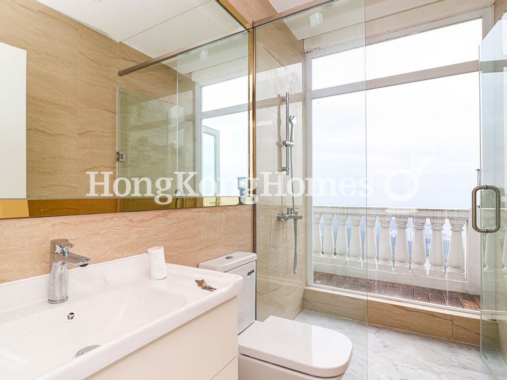 Second Ensuite Bathroom — Cheuk Nang Lookout, The Peak