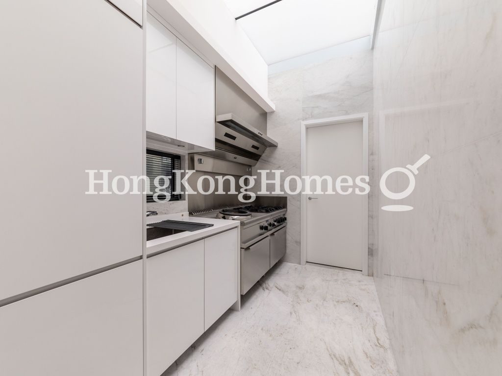 Close Kitchen — La Hacienda - Lower Townhouse, The Peak