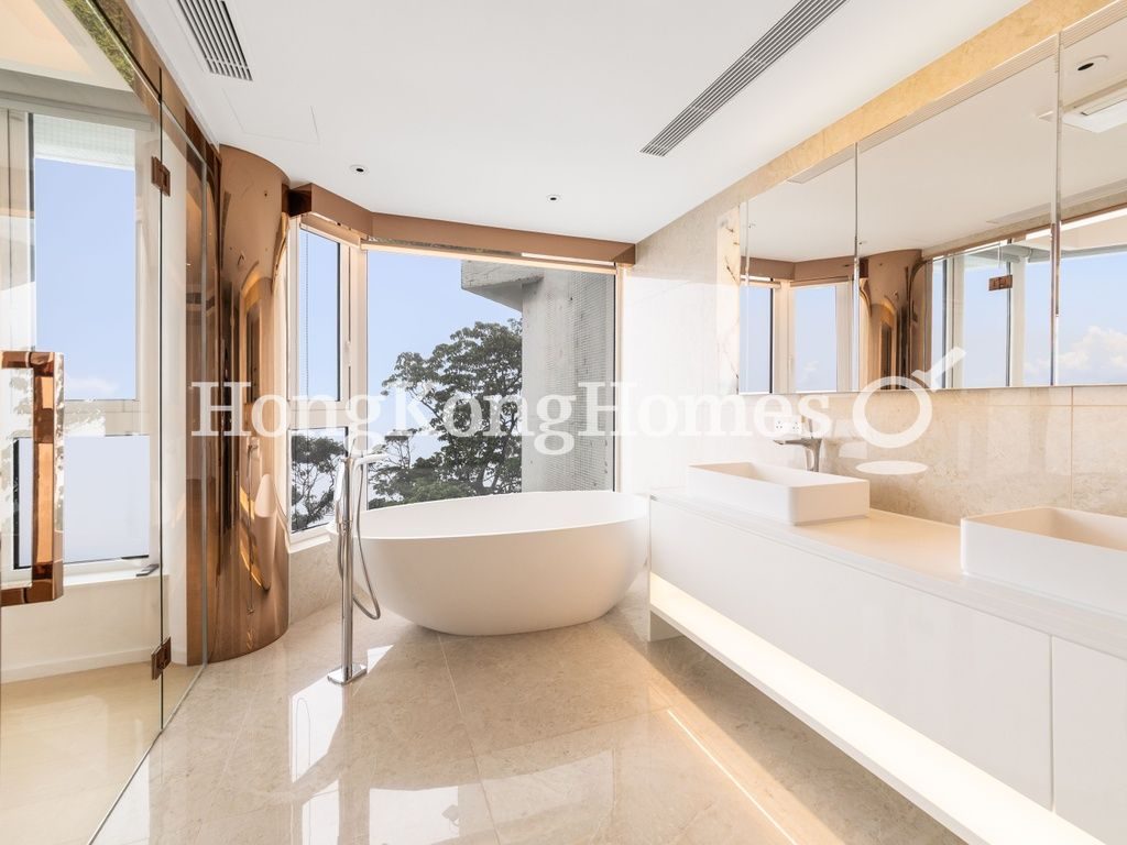 Master Bathroom — La Hacienda - Lower Townhouse, The Peak