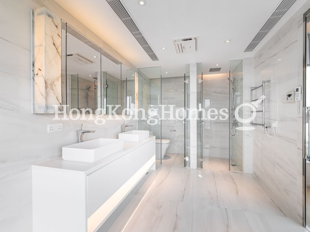 Second Ensuite Bedroom — La Hacienda - Lower Townhouse, The Peak
