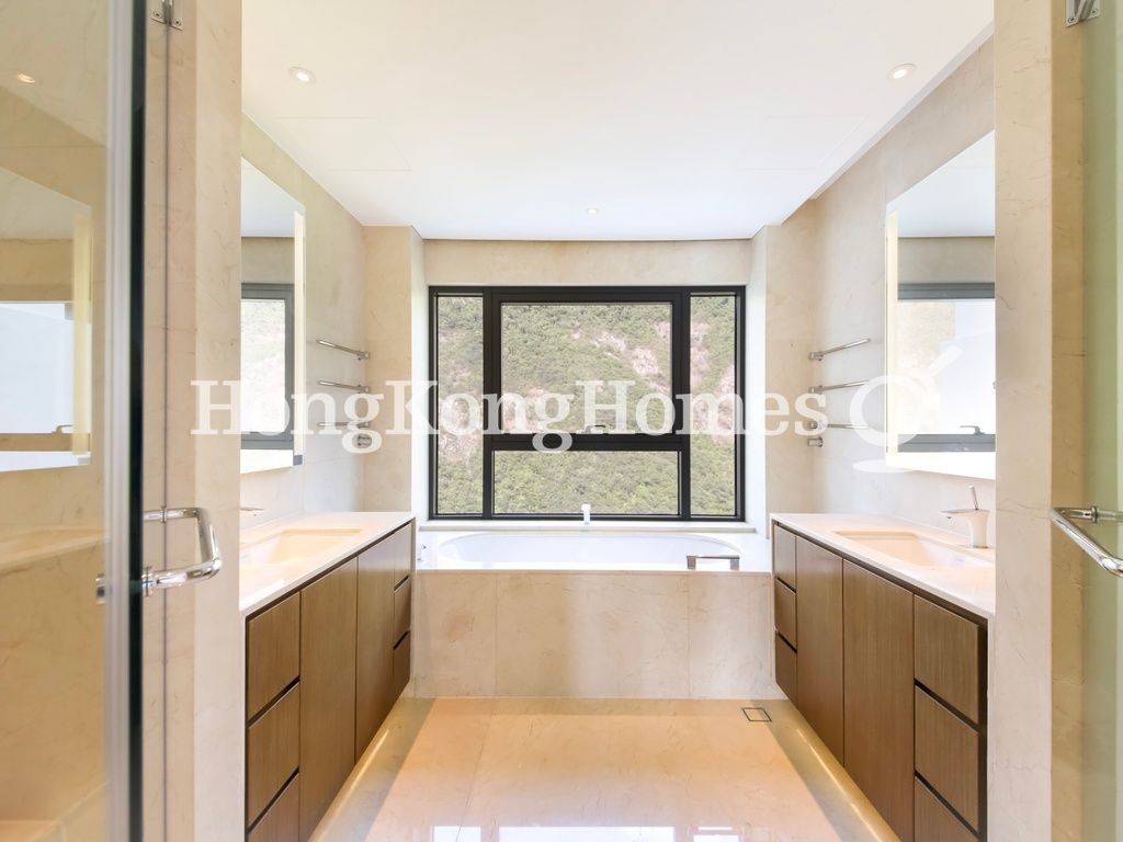 Master Bathroom — The Repulse Bay - de Ricou, Repulse Bay