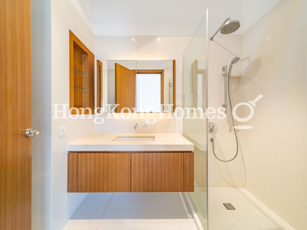 Guest Bathroom — Strawberry Hill, The Peak
