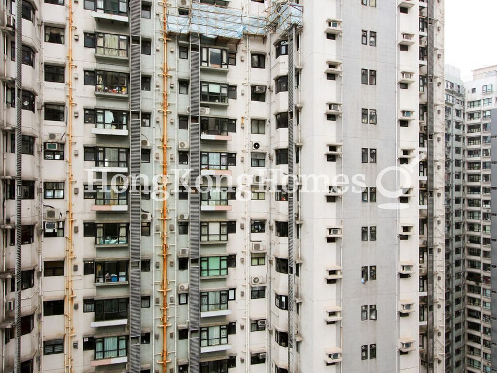 Maxluck Court