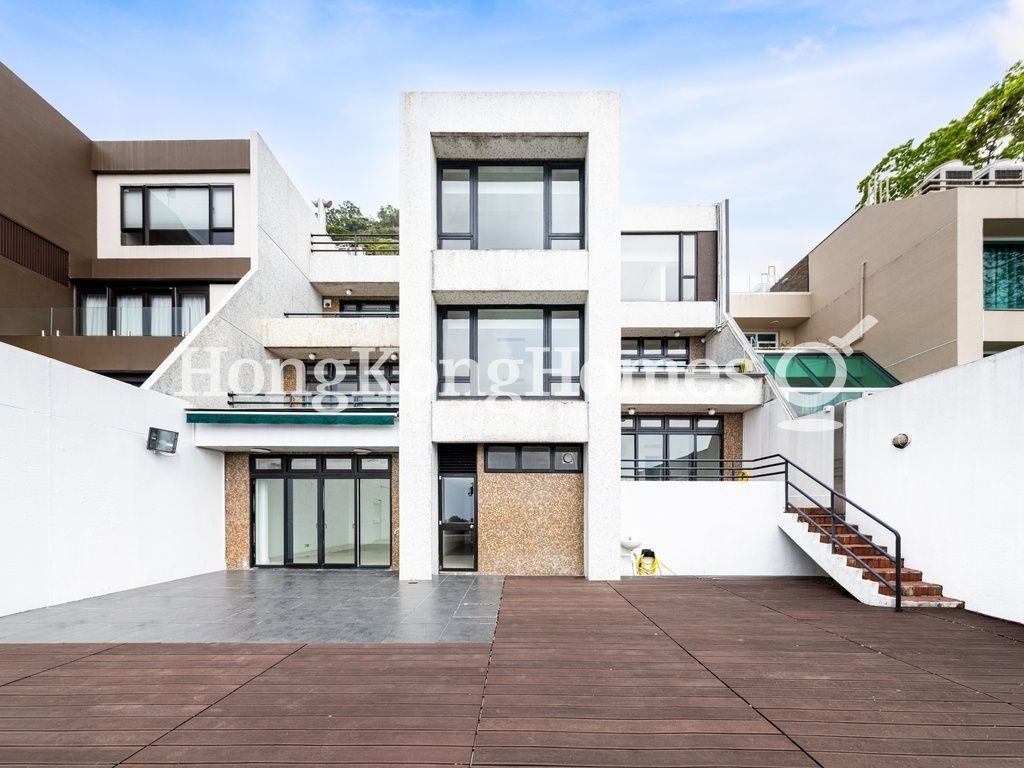 Private Garden off Family Room — Ondina Heights, The Peak