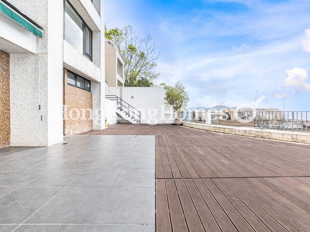Private Garden off Family Room — Ondina Heights, The Peak