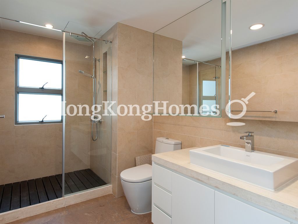 Guest Bathroom — Mount Austin Estate, The Peak