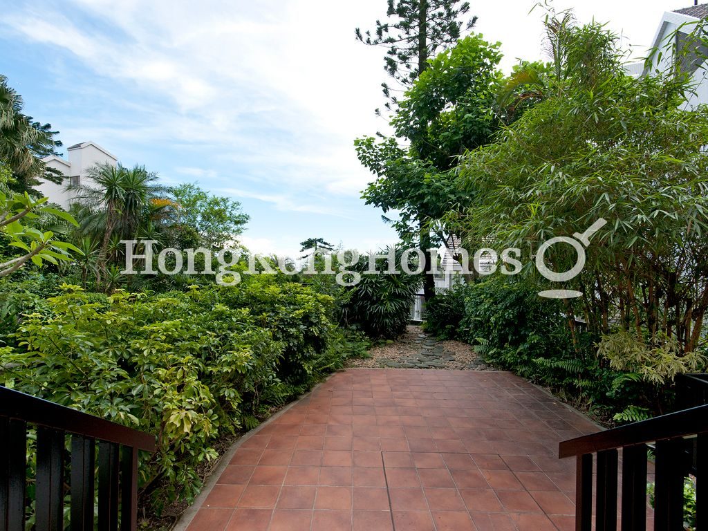 Private Garden off Family Room — Mount Austin Estate, The Peak
