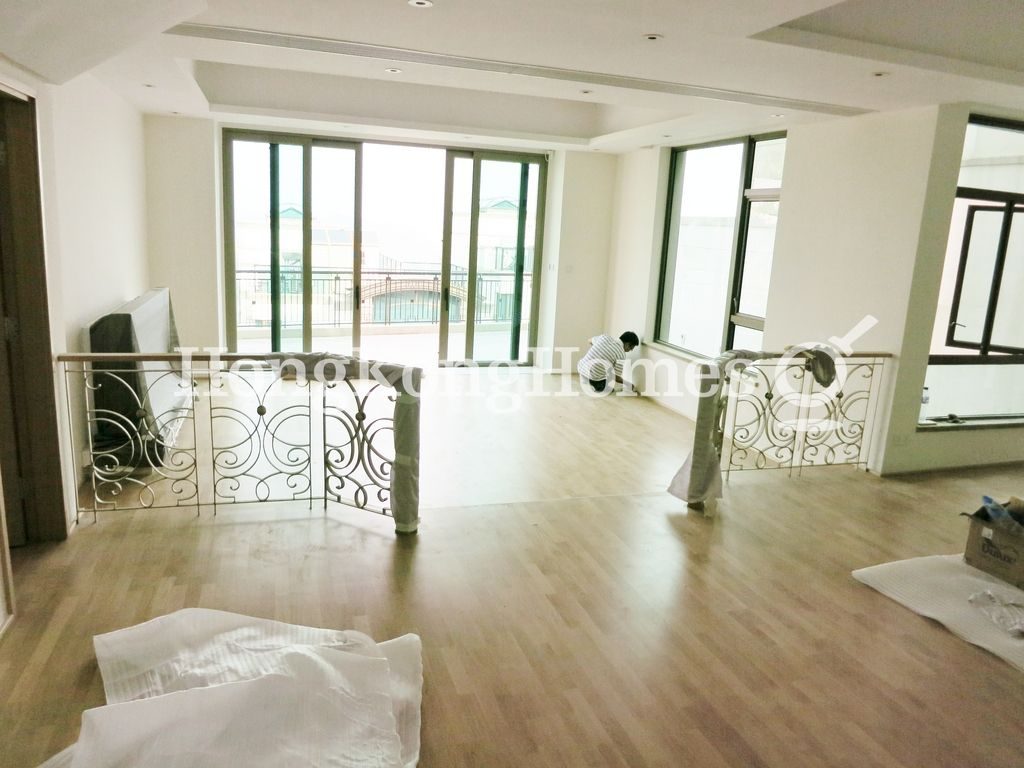 Living Room — Mount Kellett Road, 74, The Peak