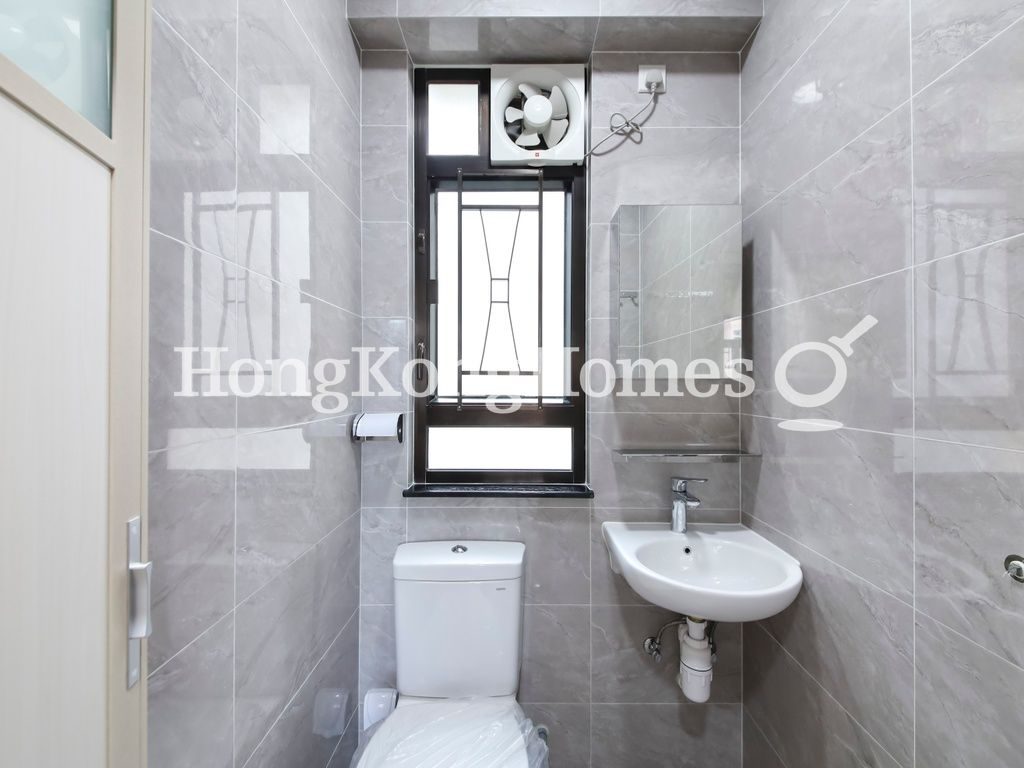 Master Bathroom — On Fung Building, Mid-levels West