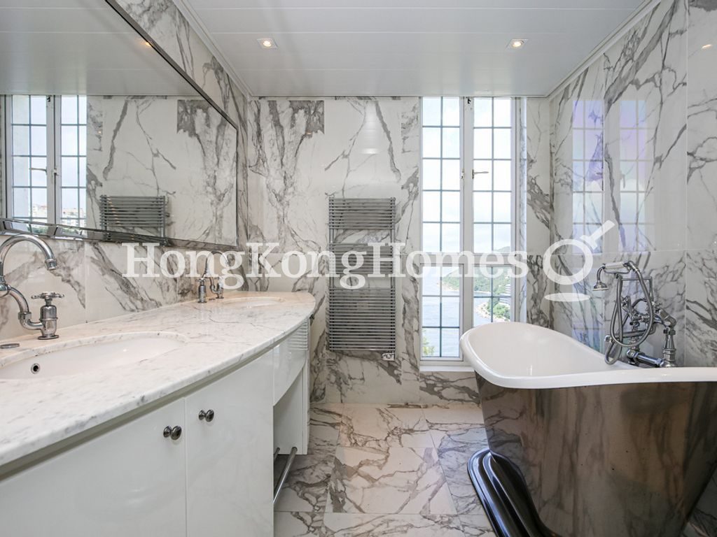 Master Bathroom — Repulse Bay Mansions - Block A, Repulse Bay