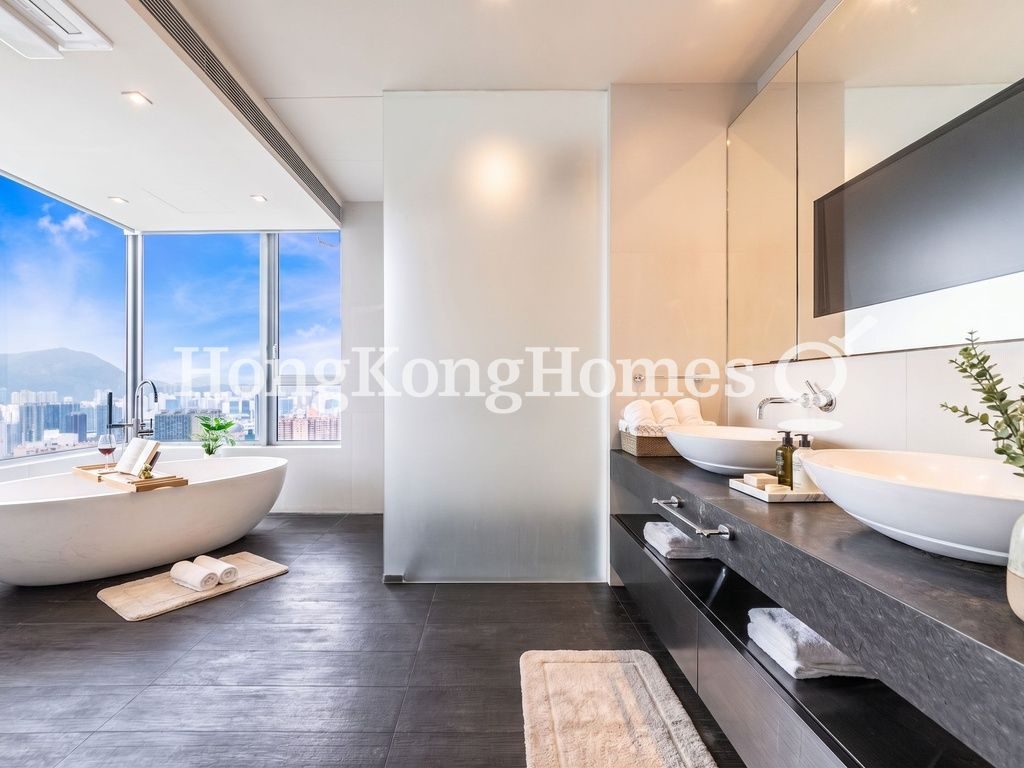 Master Bathroom — 15 Homantin Hill, Ho Man Tin / Waterloo Road