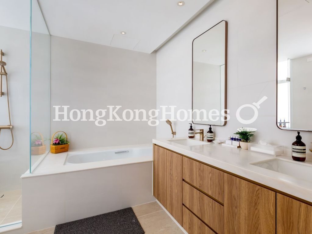 Master Bathroom — Shek O Road (Big Wave Bay Road) No 1-23, Shek O