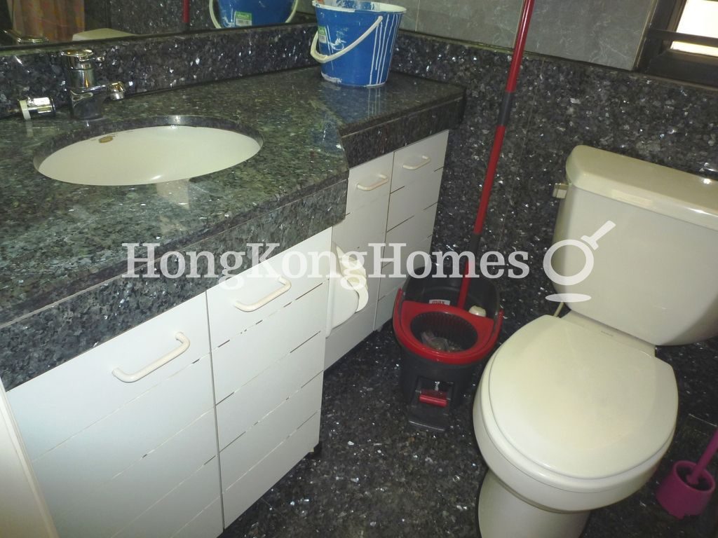 Guest Bathroom — Vantage Park - Block 02, Mid-levels West