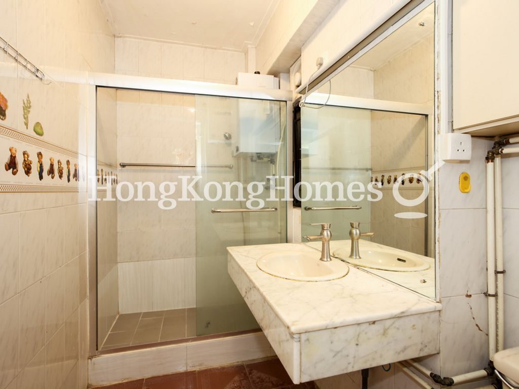 Guest Bathroom — Paterson Building - Block B, Causeway Bay