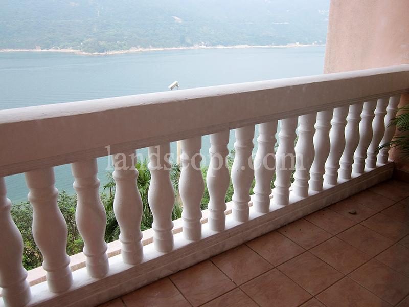 photo 8 — The Redhill Peninsula , Tai Tam