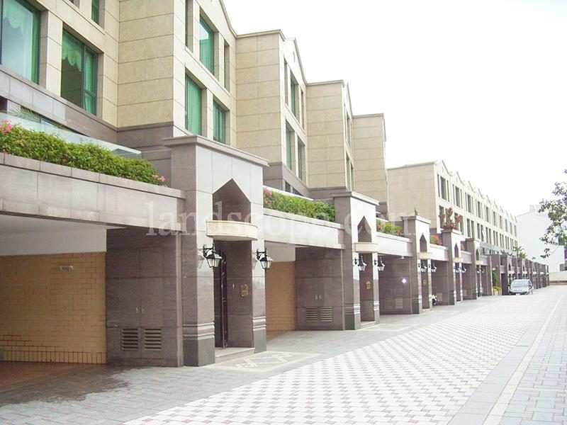 photo 2 — Le Palais, Tai Tam