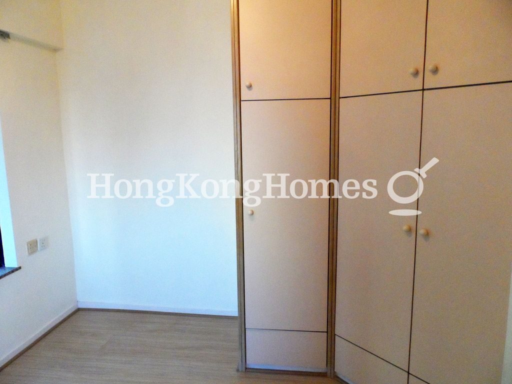 Built-in Wardrobe in Master Bedroom — Euston Court - Block 01, Mid-levels West