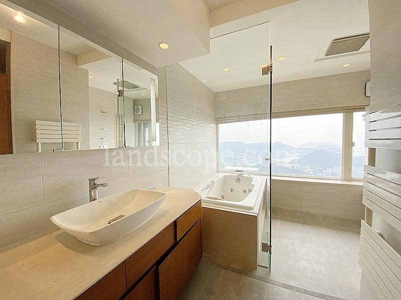 photo 5 — Mountain Lodge, The Peak