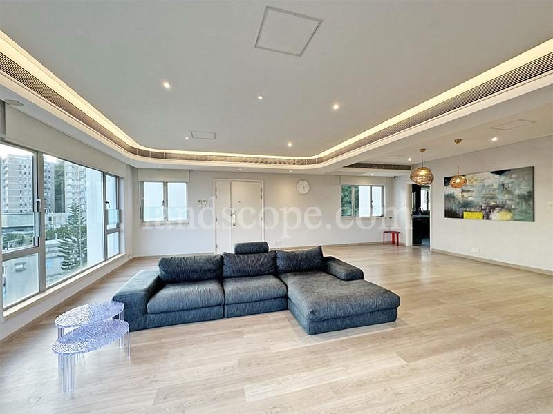 photo 3 — Guildford Court, The Peak