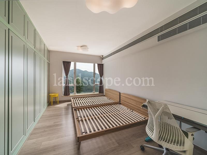 photo 7 — Guildford Court, The Peak