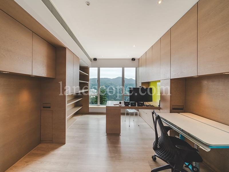 photo 8 — Guildford Court, The Peak