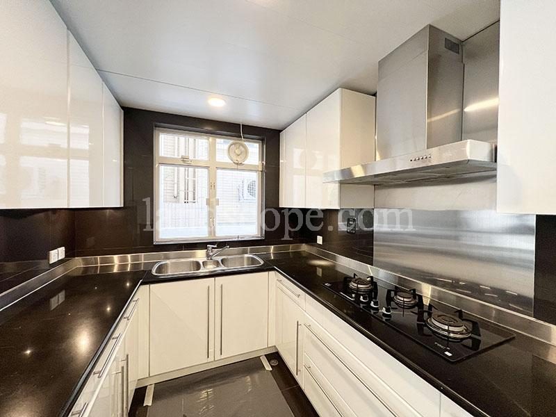 photo 13 — Grosse Pointe Villa, Stanley