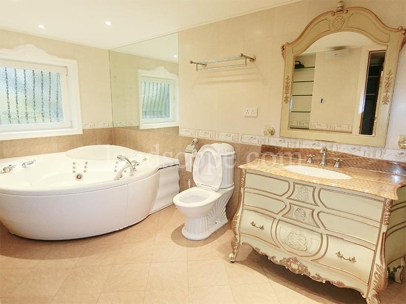 photo 9 — Ventura Villa, Chung Hom Kok