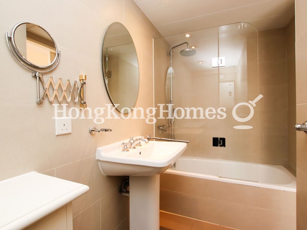 Bathroom — Fook Kee Court, Mid-levels West