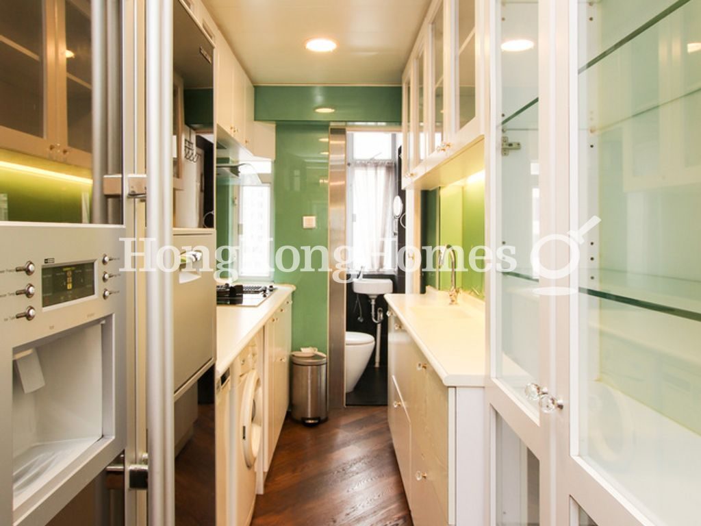 Kitchen — Fook Kee Court, Mid-levels West