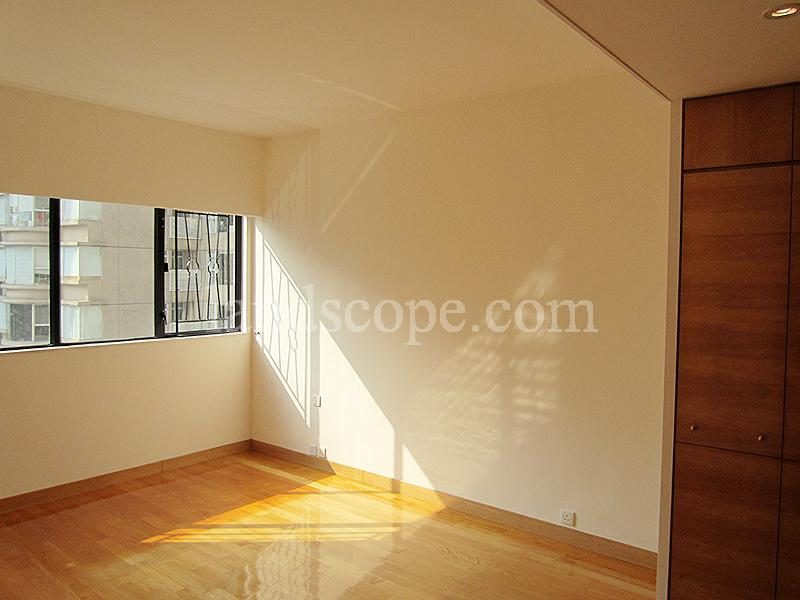 photo 3 — Clovelly Court, Midlevels Central