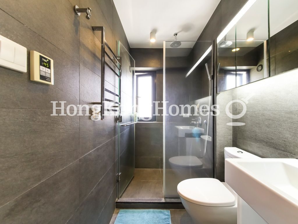 Bathroom — Kelford Mansion, Sheung Wan