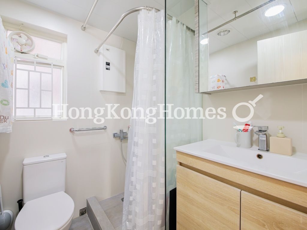 Guest Bathroom — Li Chit Garden, Wan Chai