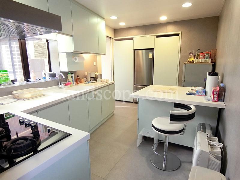 photo 11 — Ruby Court, Repulse Bay