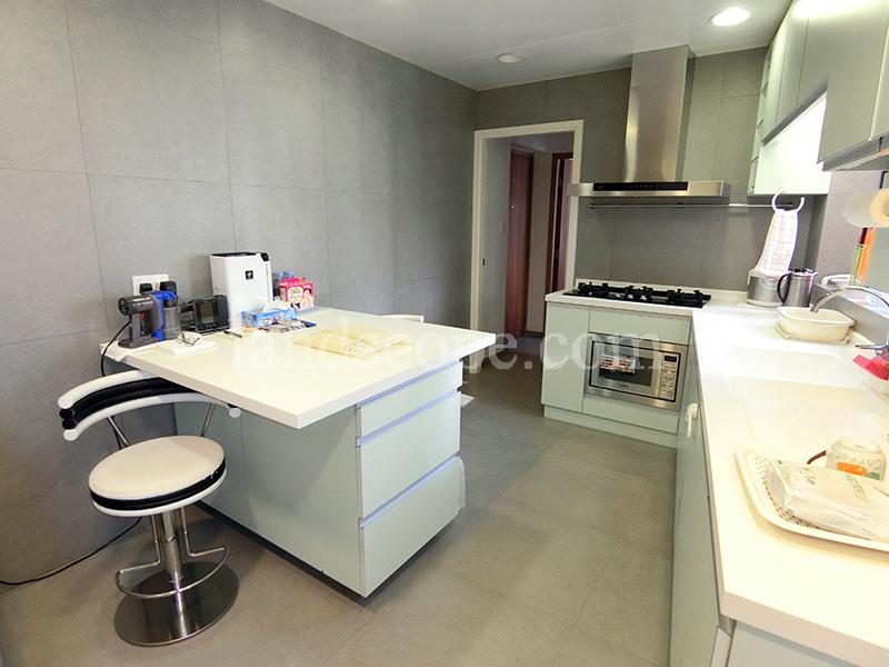 photo 10 — Ruby Court, Repulse Bay