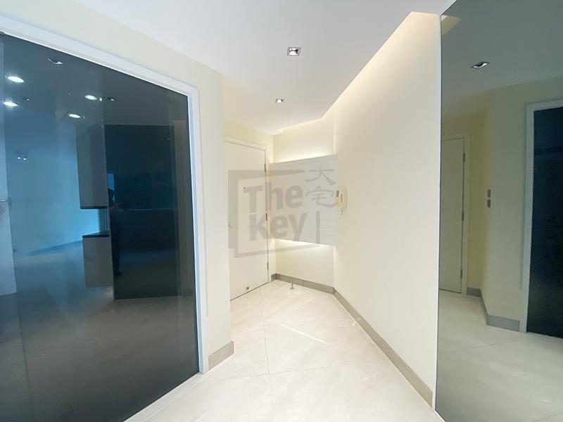 photo 10 — South Bay Palace, Repulse Bay