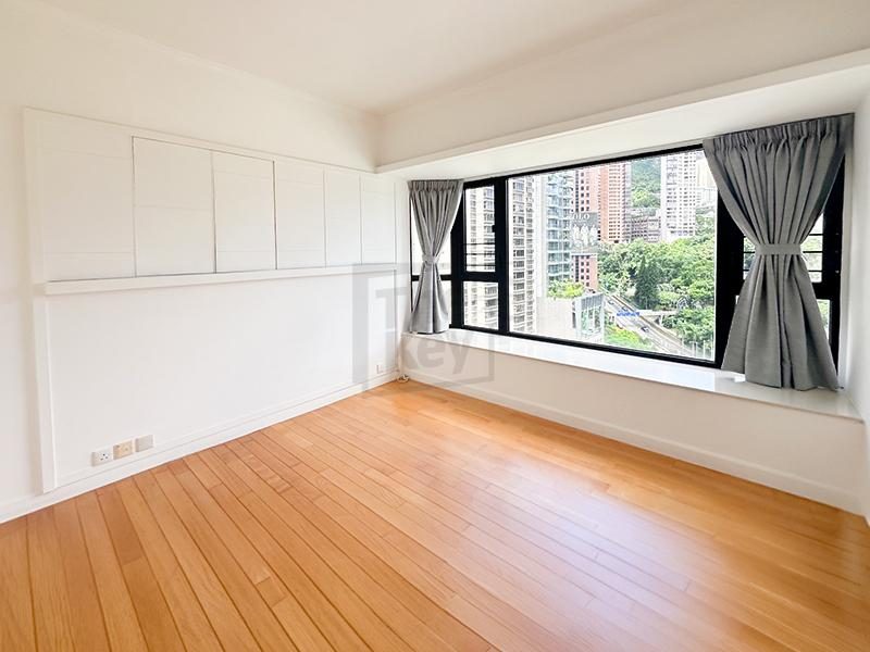 photo 4 — The Royal Court , Midlevels Central