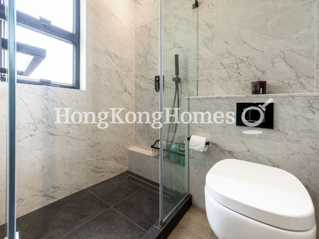 Bathroom — On Fung Building, Mid-levels West