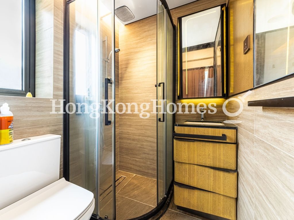 Ensuite Bathroom — One Artlane, Sai Ying Pun