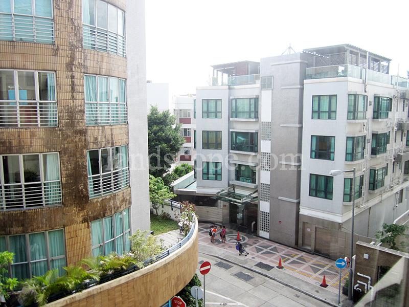 photo 2 — 18-22 Crown Terrace, Pokfulam