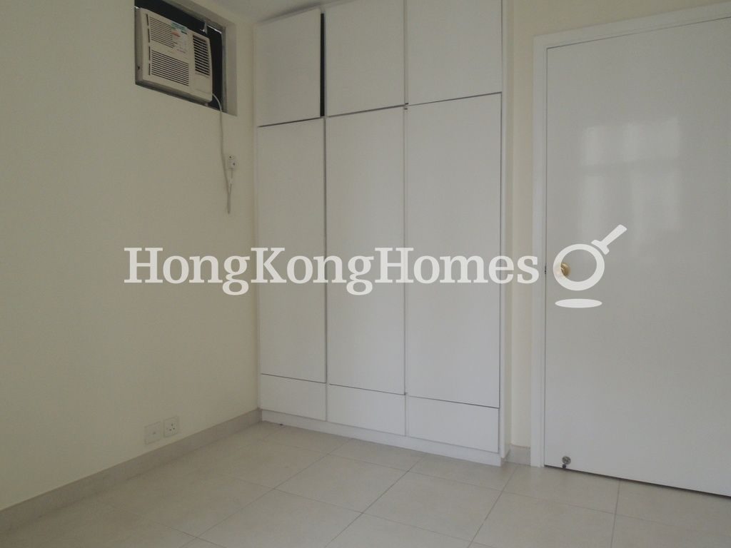 Built-in Wardrobe in Master Bedroom — Taikoo Shing - Foong Shan Mansion, Taikoo Shing