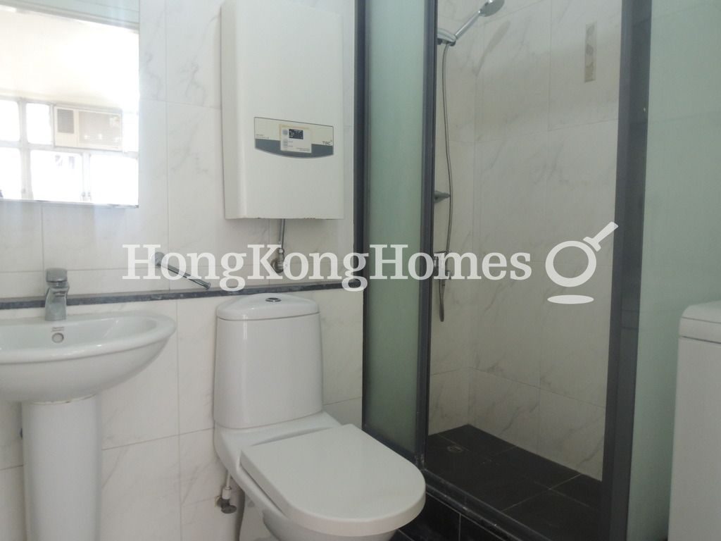 Guest Bathroom — Taikoo Shing - Foong Shan Mansion, Taikoo Shing