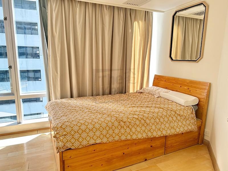 photo 4 — Convention Plaza Apartments, Wan Chai