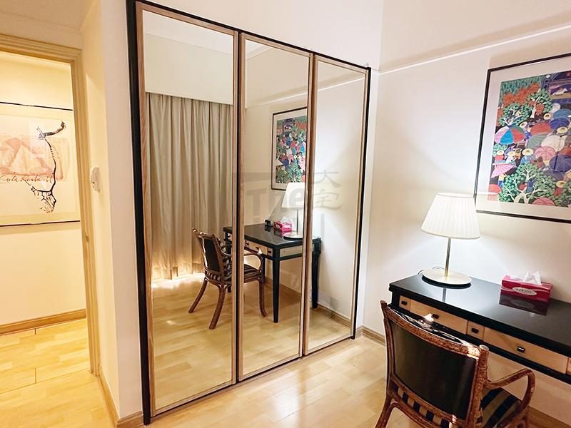 photo 5 — Convention Plaza Apartments, Wan Chai