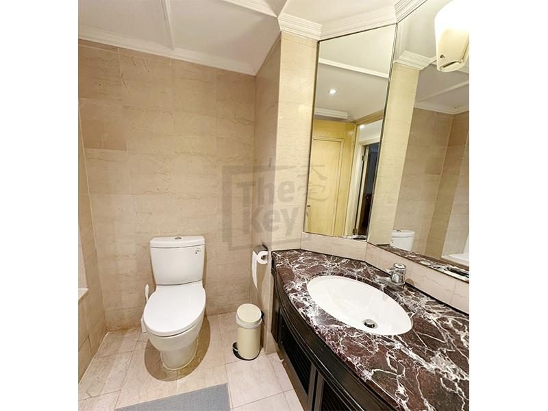 photo 6 — Convention Plaza Apartments, Wan Chai