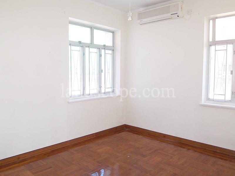 photo 5 — 8-14 Cape Road, Chung Hom Kok