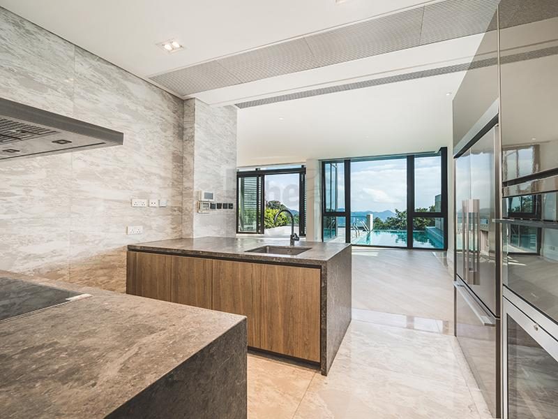 photo 6 — 7-15 Mount Kellett Road, The Peak